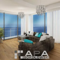 Wizualizacja salonu z widokiem na morze, brązowa sofa narożna z turkusowymi poduszkami, szklany stolik kawowy z winem i kieliszkami, designerskie lampy wiszące i jasne zasłony.