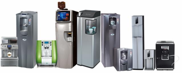 Różnorodne dystrybutory wody i ekspresy do kawy w biurowym stylu, prezentowane na białym tle, ukazujące różne modele i rozmiary, od kompaktowych po wolnostojące.