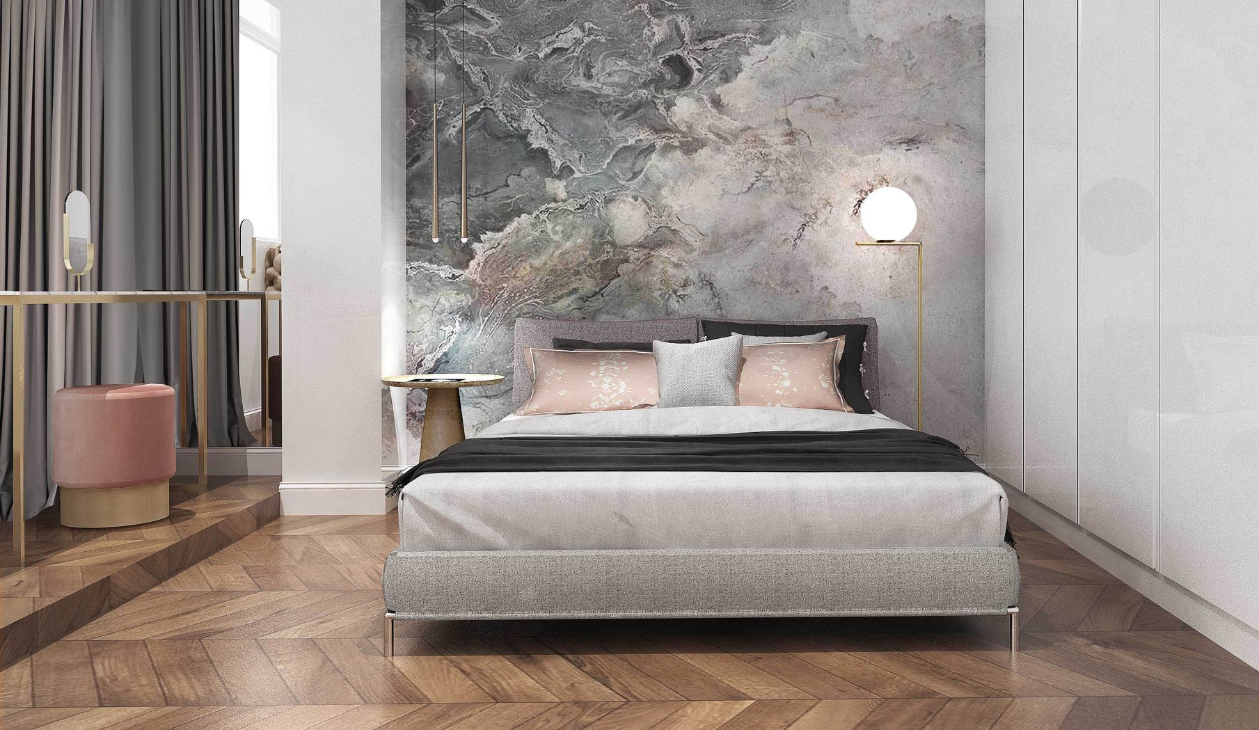 Sypialnia z łóżkiem kontynentalnym na tle ściany z marmurowym wzorem, oświetlona lampą podłogową z kulistym kloszem, parkiet w jodełkę, toaletka z pudrowym pufem.