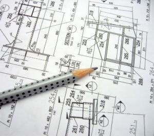 Szczegółowy plan architektoniczny z naniesionymi wymiarami, wykonany na papierze technicznym, z leżącym na nim ołówkiem w kropki, ukazujący przekrój konstrukcji.