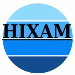 Logo firmy HIXAM w okręgu z poziomymi pasami w odcieniach niebieskiego, czarny napis HIXAM na środku.