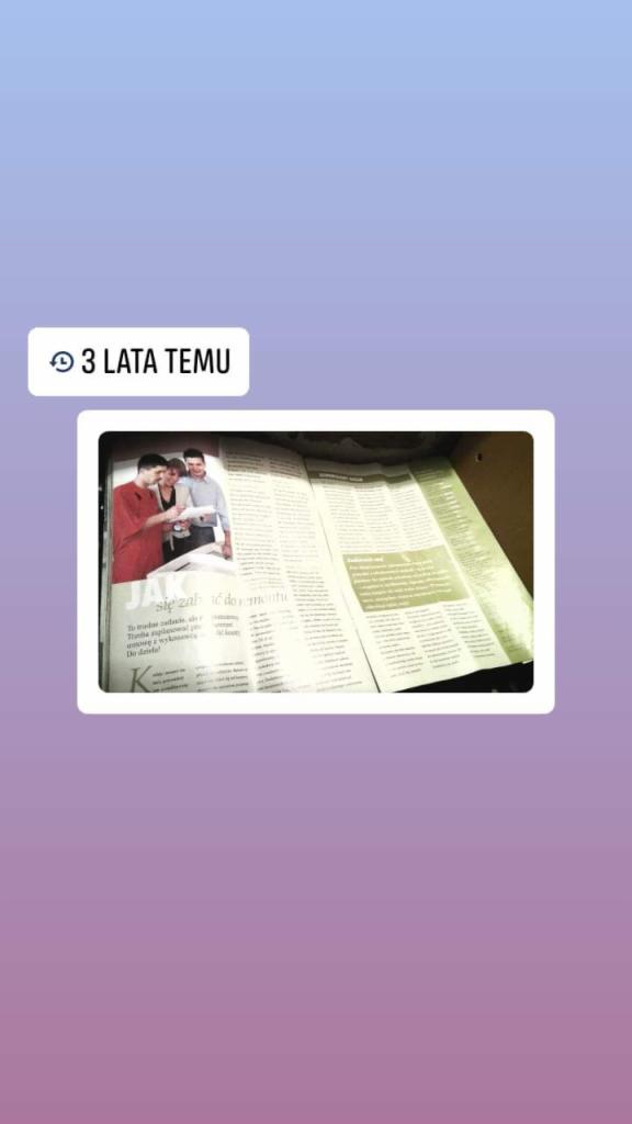 Zdjęcie otwartej gazety z artykułem o remontach, na zdjęciu w gazecie widoczni mężczyźni omawiający projekt.