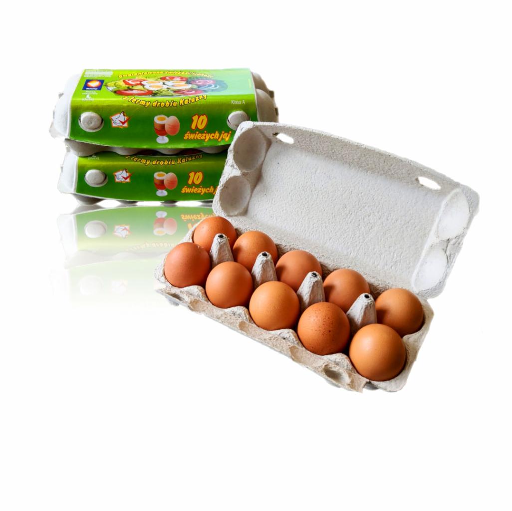 Otwarta wytłaczanka z dziesięcioma brązowymi produktami obok dwóch zamkniętych opakowań z zielonym nadrukiem i napisem '10 świeżych ...' na białym tle.