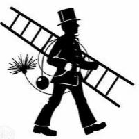 Sylwetka mężczyzny w cylindrze z drabiną i szczotką kominiarską, stylizowana grafika w Rozalinie.
