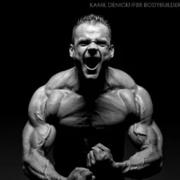 Do naszego zespołu dołączył Kamil Denicky, zawodnik sportów sylwetkowych, trener i zwolennik życia FIT.