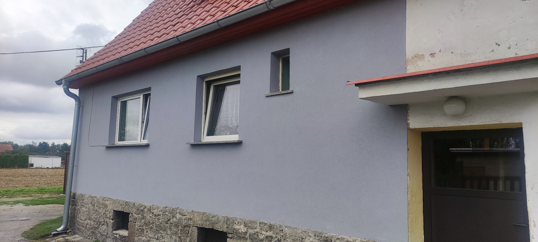 po wykonaniu warstwy zbrojącej i tynku silikonowego.
