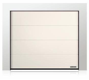 Zamknięta, segmentowa brama garażowa w kolorze kremowym, z czterema poziomymi panelami, w białej ramie. Widoczne logo producenta w prawym dolnym rogu.