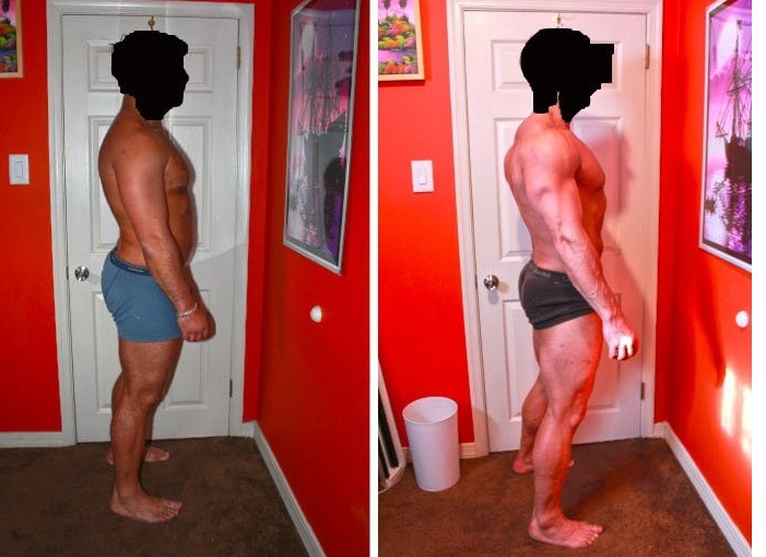 Mężczyzna prezentuje sylwetkę przed i po treningu, widoczne różnice w muskulaturze, czerwone ściany i białe drzwi w tle.
