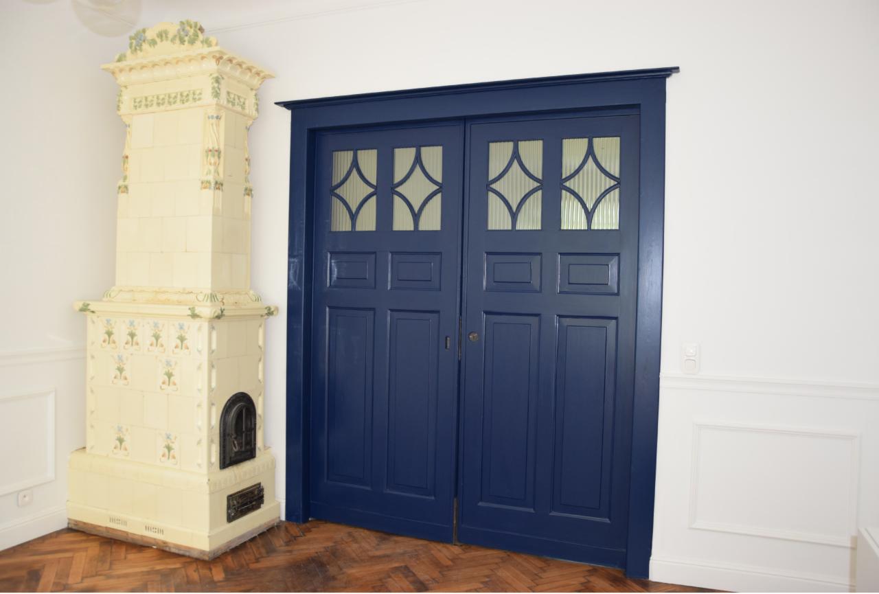 Renowacja malowanie drzwi do salonu