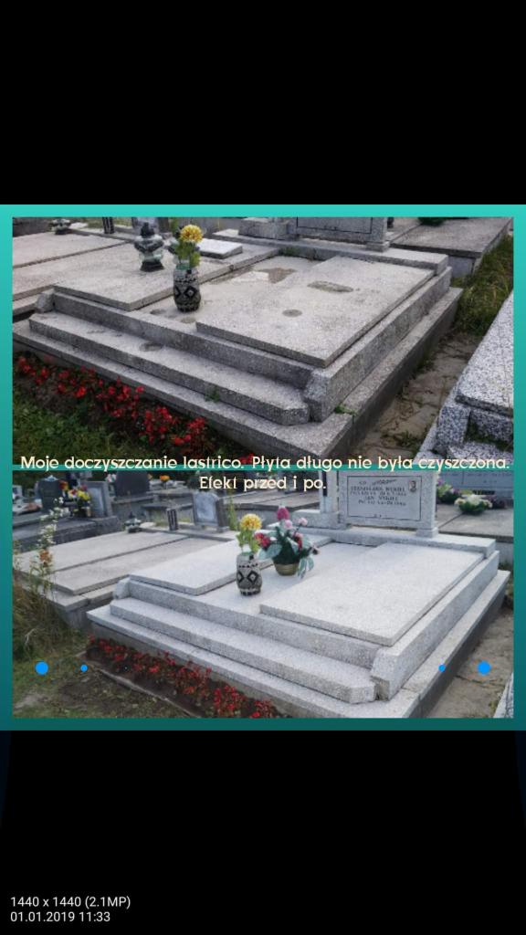 Porównanie nagrobka przed i po czyszczeniu; widoczne różnice w czystości kamienia, kwiaty w wazonie.