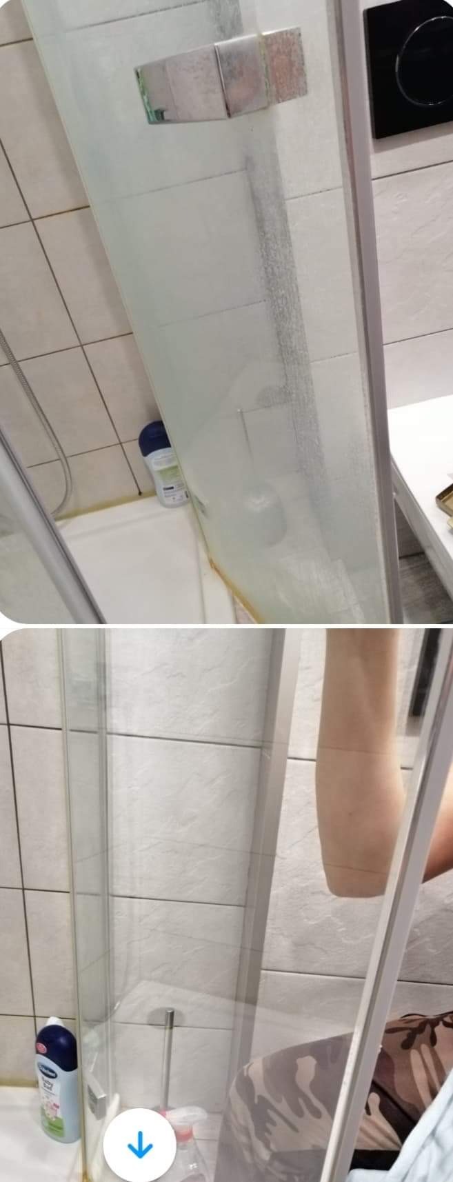 Zacieki i osad na szklanej kabinie prysznicowej, widoczne butelki z detergentami i pozostałości po używaniu, płytki ceramiczne w tle.