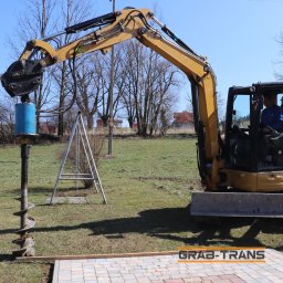 Grab-Trans Czesław Grabiec - Wiercenie otworów pod słupki.