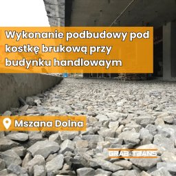Grab-Trans Czesław Grabiec - Wykonanie podbudowy pod kostkę przy budynku handlowym.