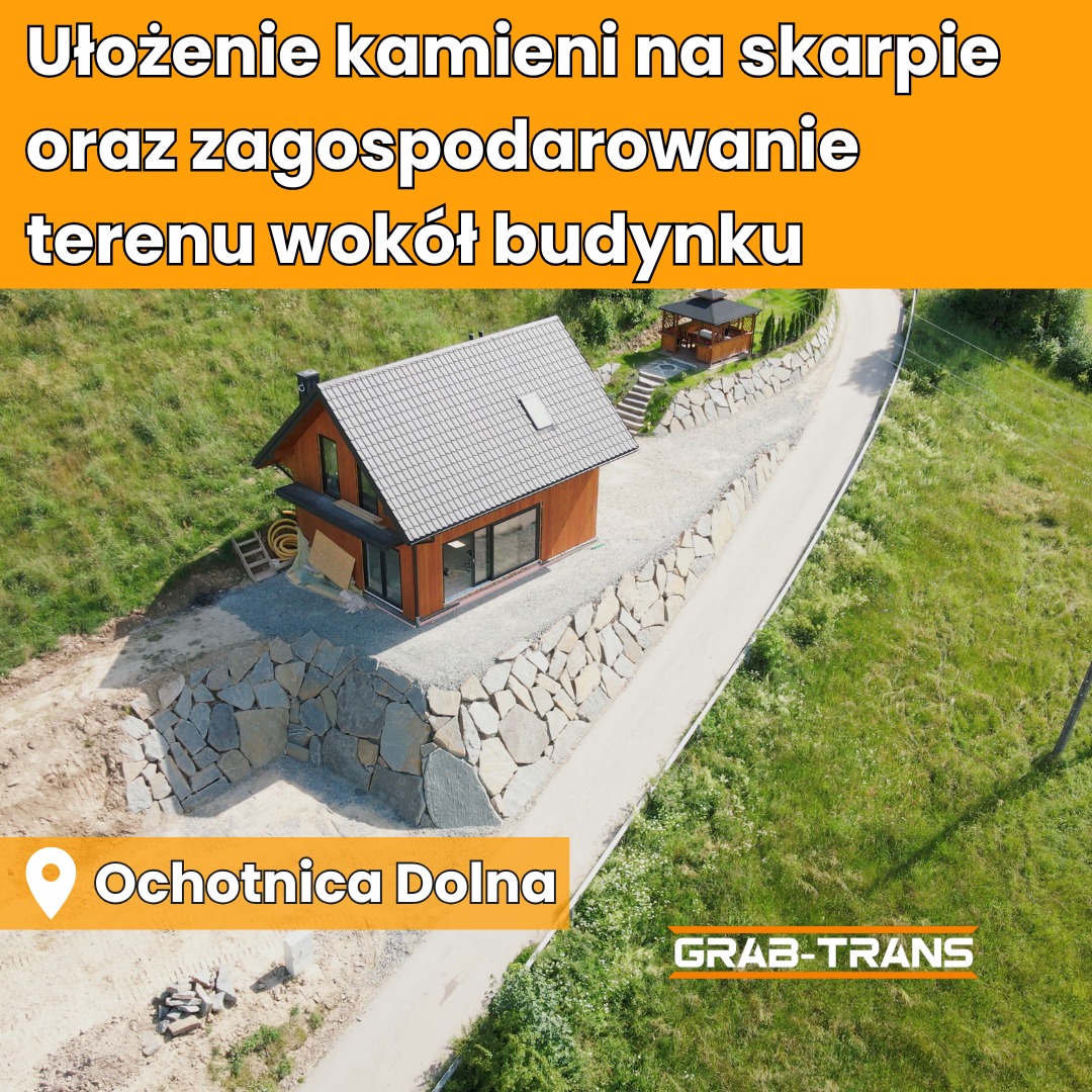 Układanie kamieni na skarpie oraz zagospodarowanie terenu wokół budynku.