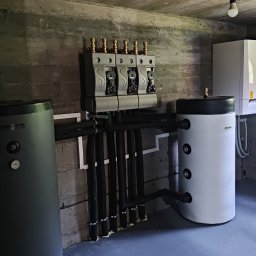 Pompa ciepła DeDietrich wraz z buforem, zasobnikiem CWU oraz zestawami pompowymi