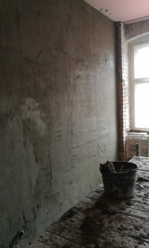 Przygotowanie ściany do zatarcia gąbką styropianową