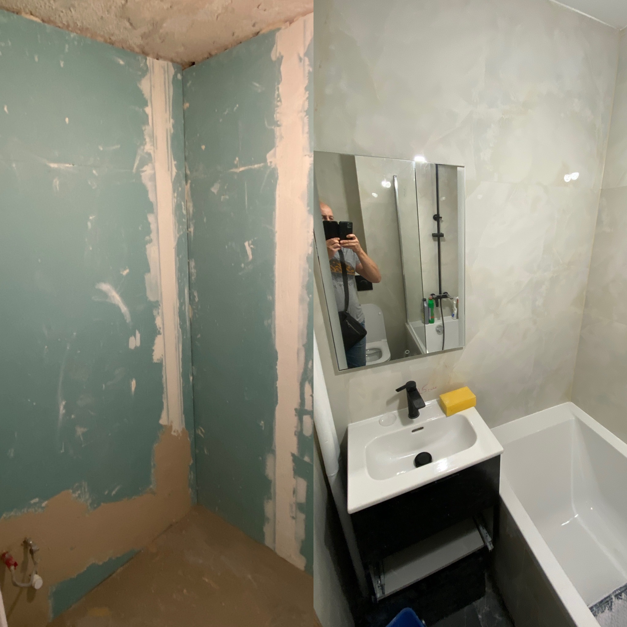 Łazienka w trakcie remontu: po lewej surowe ściany z resztkami tynku, po prawej wykończona ściana z jasnymi płytkami, umywalka z czarną armaturą i lustro z odbiciem osoby robiącej zdjęcie.