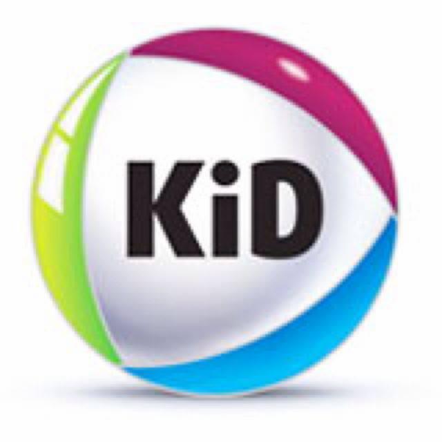 Kolorowe logo „KiD” na białym tle, przypominające piłkę plażową z segmentami w kolorach: różowym, zielonym i niebieskim. Ciemne, pogrubione litery.