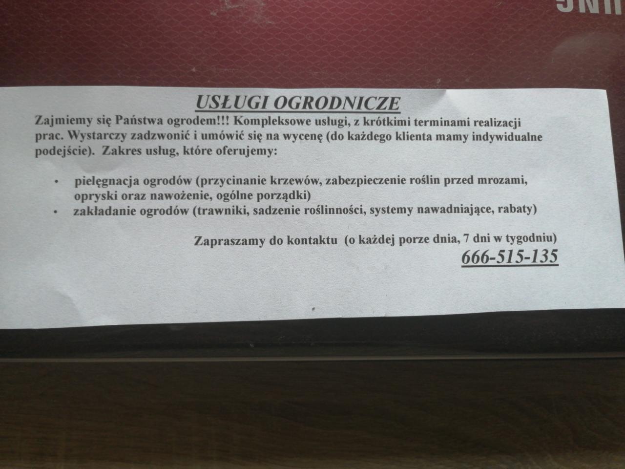 Ogłoszenie o usługach ogrodniczych z ofertą pielęgnacji, zakładania ogrodów i numerem telefonu kontaktowego, umieszczone na ciemnym tle.