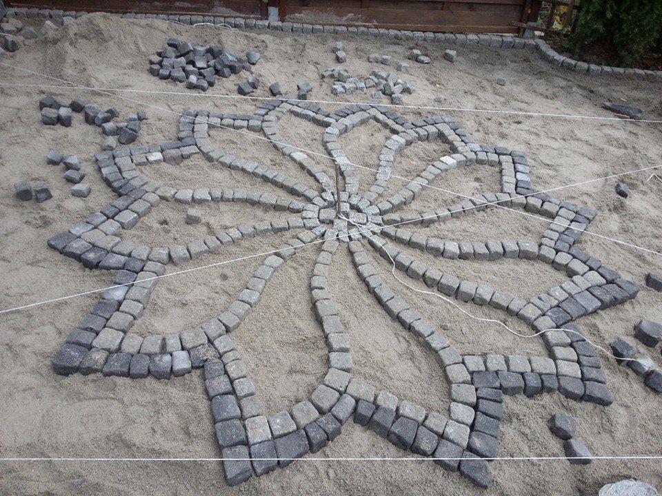 Różnego rodzaju wzory z kostki granitowej