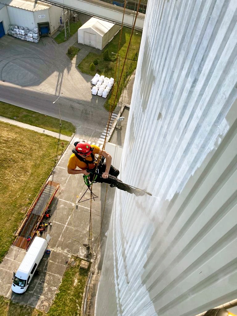 Odrestaurowanie fasady silosu marki DIAMENT