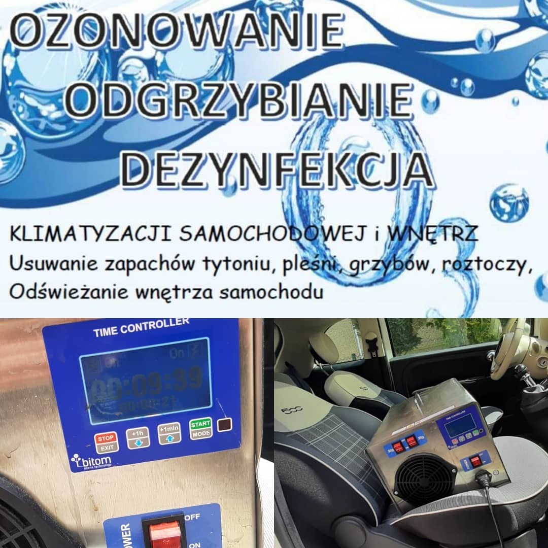 Ozonowanie wnętrza samochodu: urządzenie do dezynfekcji klimatyzacji z wyświetlaczem czasu pracy, umieszczone na siedzeniu pasażera w małym samochodzie osobowym, z widocznym plakatem reklamowym w tle.