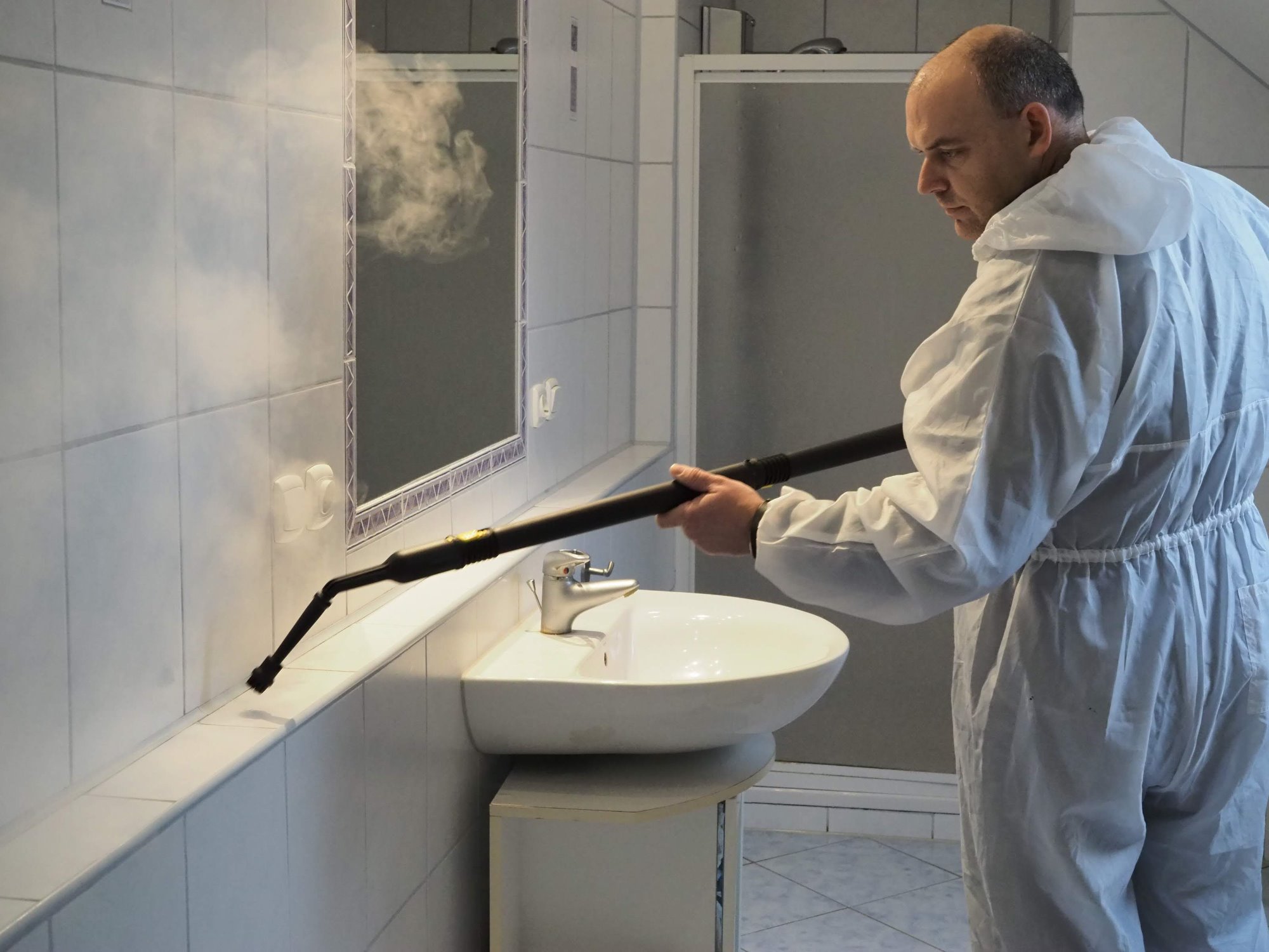 Czyszczenie parownicą łazienki