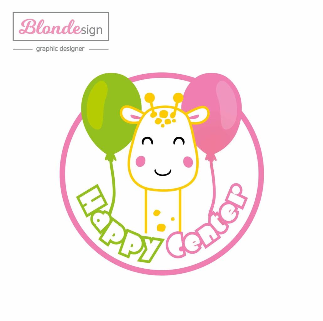 Ilustracja logo przedstawiająca stylizowaną żyrafę z balonami w pastelowych kolorach, otoczoną różowym okręgiem z napisem 'Happy Center' w zielonych literach, z logo 'Blondesign' w lewym górnym rogu.