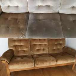 Porównanie stanu sofy welurowej przed i po czyszczeniu, widoczne znaczne rozjaśnienie i usunięcie zabrudzeń z tapicerki.