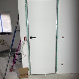 Piotr Karolak - Montaż drzwi ukrytych