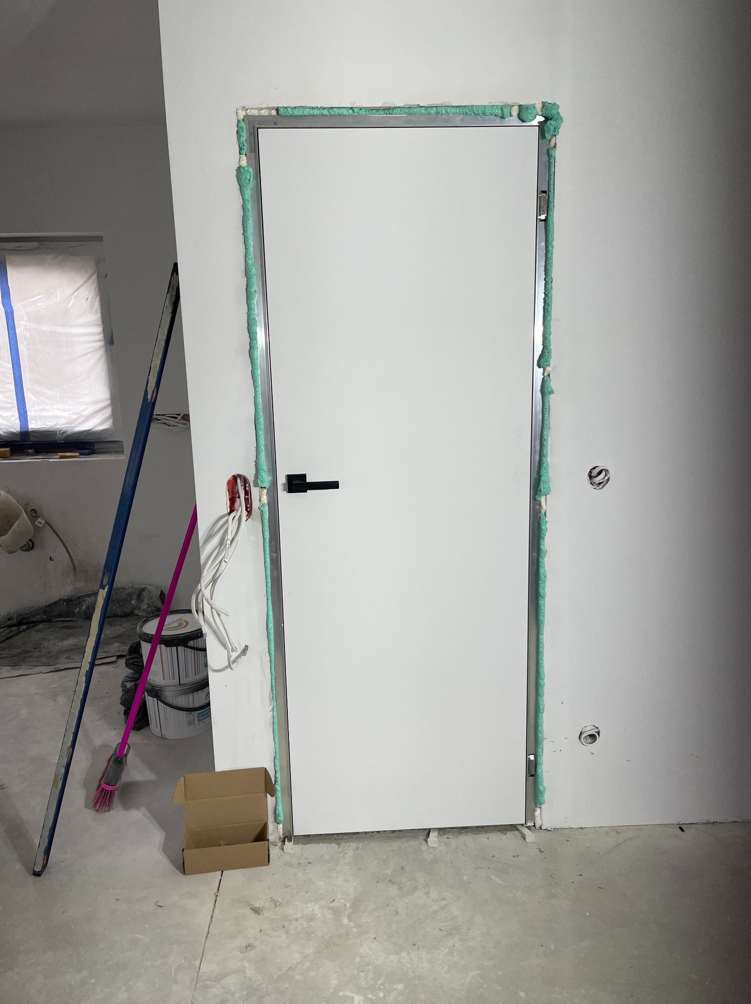 Montaż drzwi ukrytych