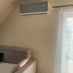 Versu Cloth Stone w nowej odsłonie z wymiennymi panelami frontowymi.