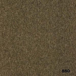 Beżowo-brązowa wykładzina dywanowa o delikatnej, prążkowanej fakturze, wypełniająca całą powierzchnię kadru. Widoczny numer '880' w prawym dolnym rogu.