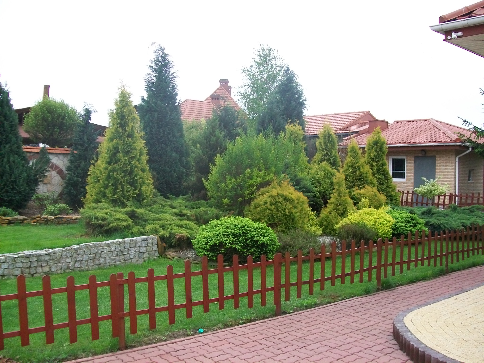 Kompleksowo Ogrody Nawodnienia Odwodnienia Bruk