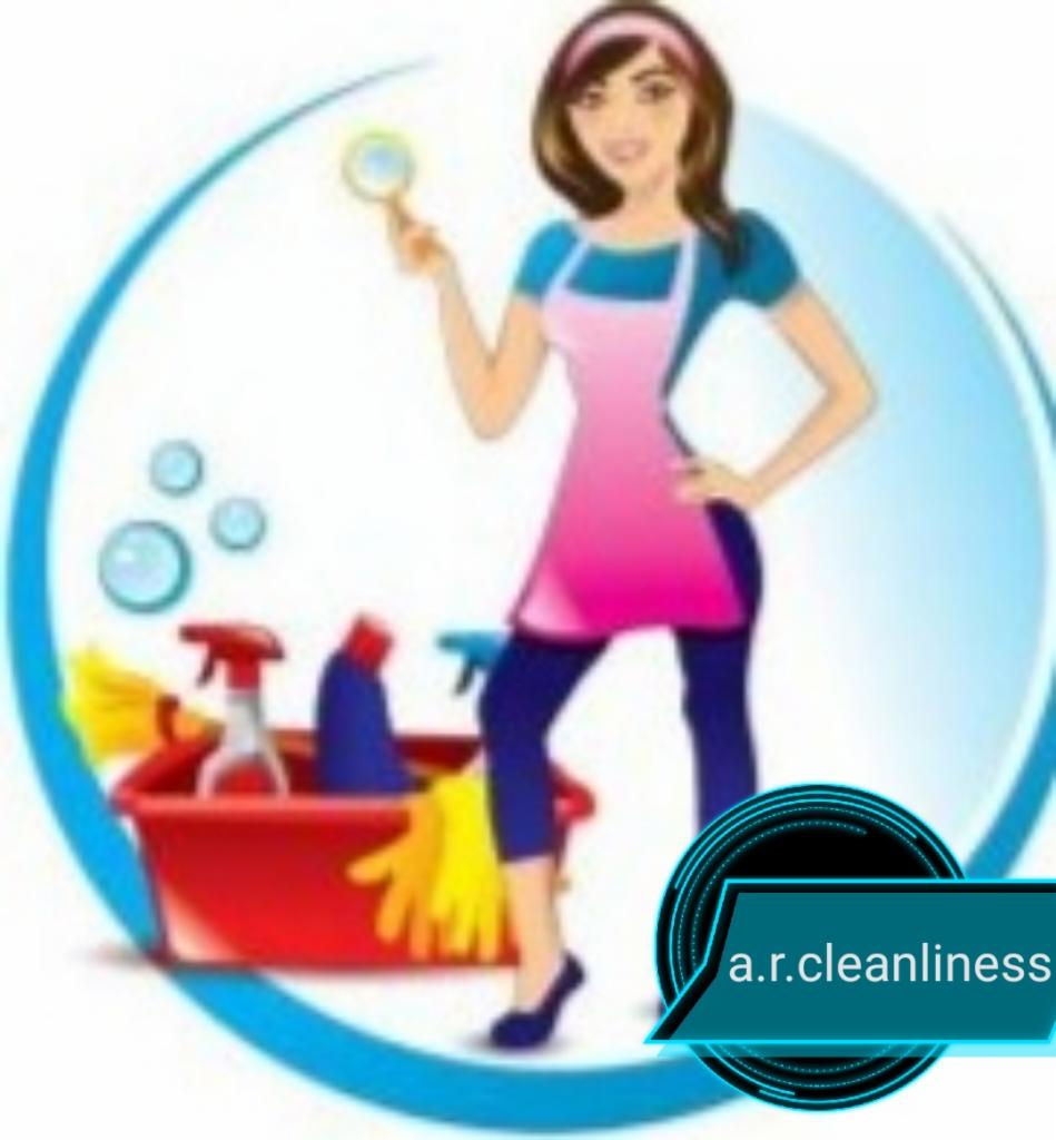 Kobieta w różowym fartuchu, z lupą, obok czerwonego pojemnika ze środkami czystości i rękawicami, na tle niebieskiego okręgu i napisu a.r.cleanliness.