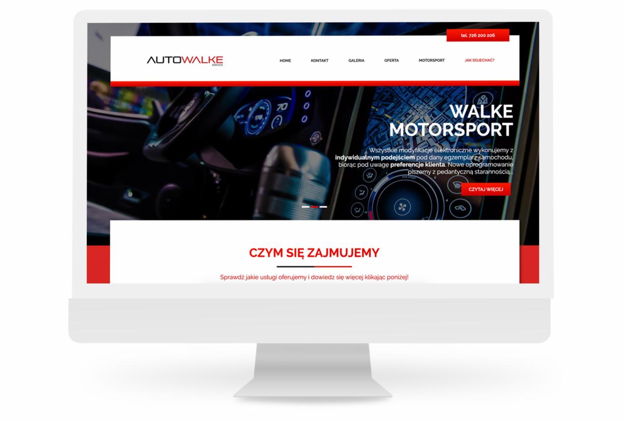 Ekran monitora wyświetlający stronę internetową firmy tuningowej Autowalke Motorsport, z widocznym wnętrzem samochodu i hasłem reklamowym.