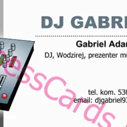 Wizytówka DJ Gabriela, prezentera muzycznego, z ilustracją miksera dźwięku z suwakami i pokrętłami.