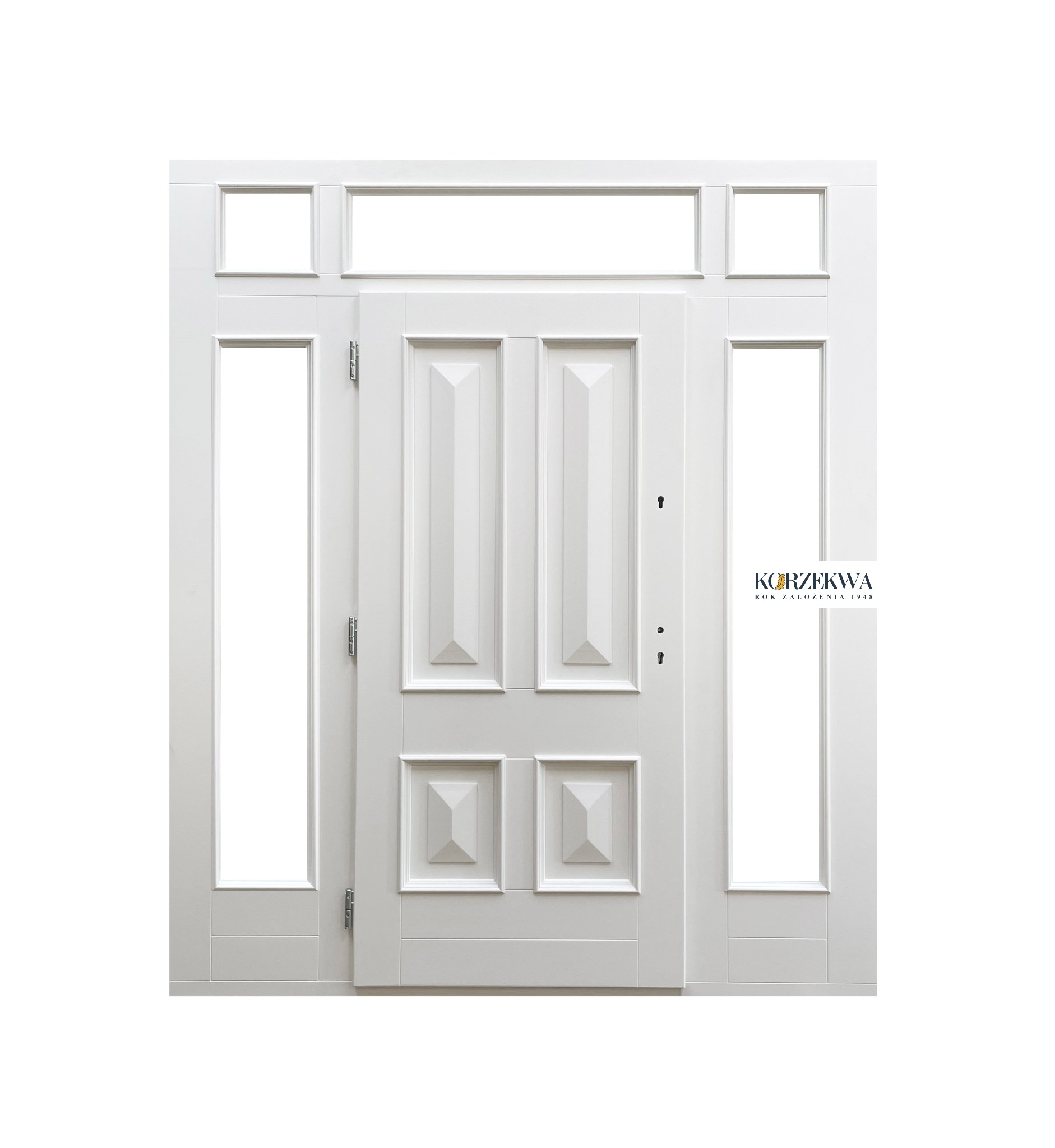 Białe, symetryczne wejście z bocznymi i górnymi przeszkleniami, zdobione geometrycznymi panelami, z widocznym logo producenta.