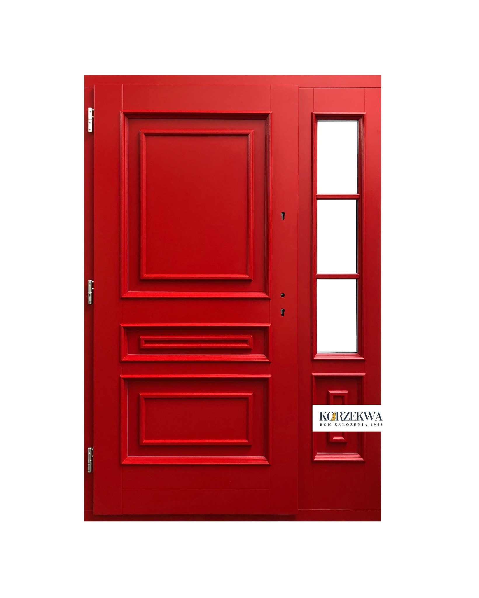 Czerwone, klasyczne wejściowe z trzema przeszkleniami bocznymi i logo producenta w prawym dolnym rogu.