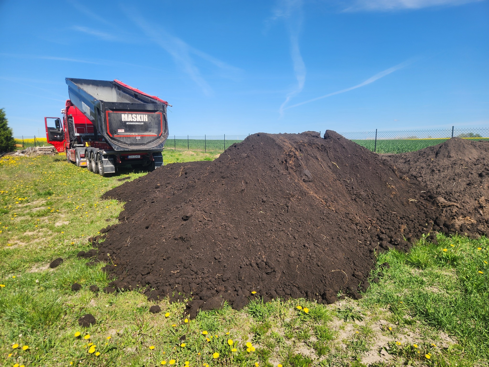 Ziemia przesiana, torf, na podniesienie terenu
