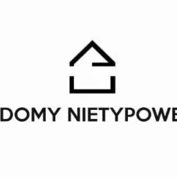 Logo firmy budowlanej: schematyczny zarys domu z napisem 'DOMY NIETYPOWE'.