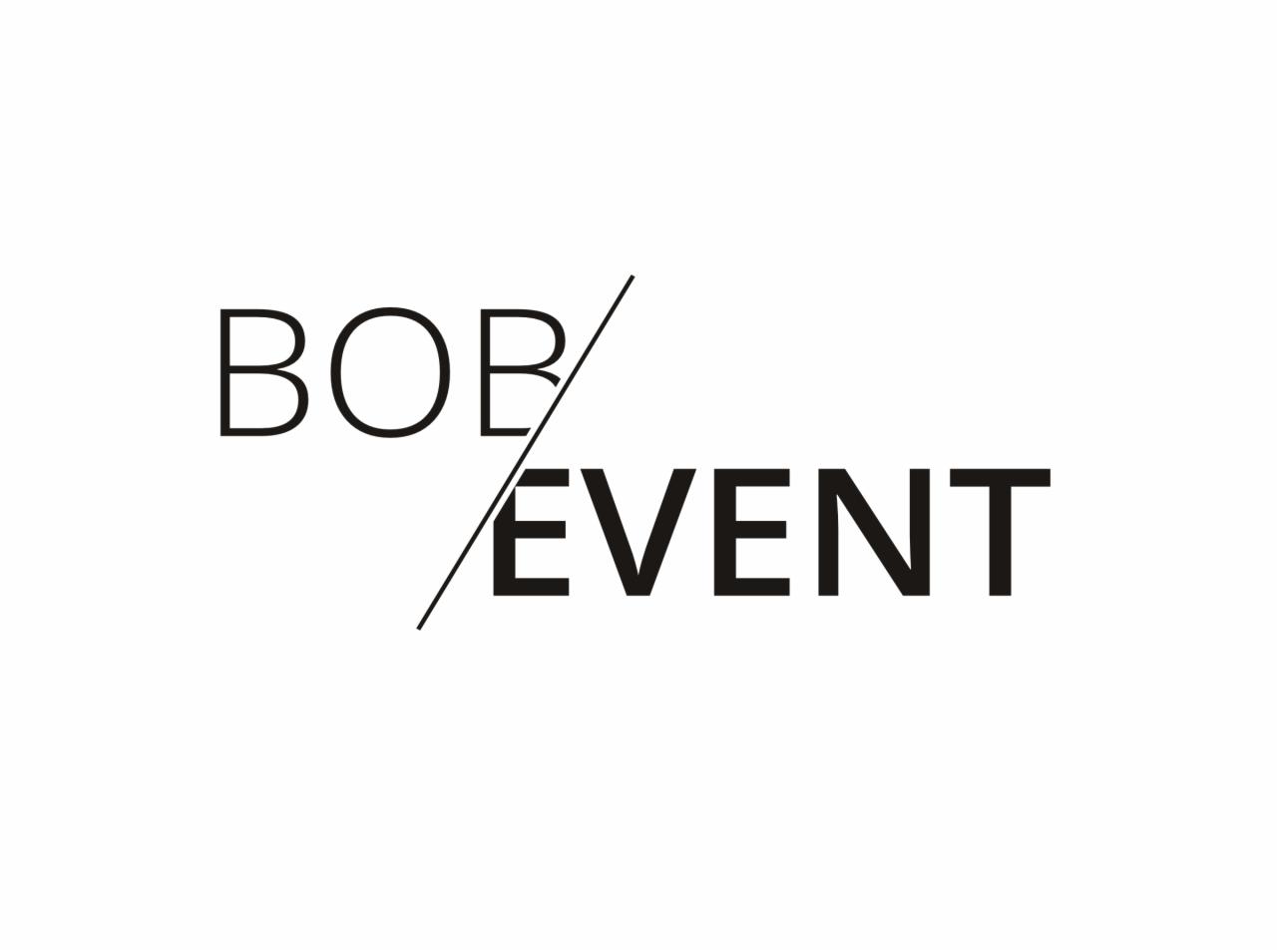 Logo firmy 'BOB/EVENT' z ukośną linią oddzielającą słowa, czarne litery na białym tle.