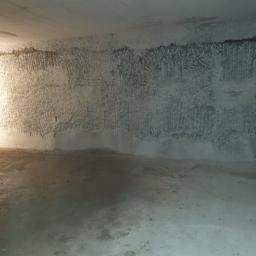 Prostowanie ściany żelbetonowej do pionu.
Naszym zadaniem było usunięcie wybrzuszenia o grubości od 2,5 do 4,5 cm na powierzchni 35 m2,  
