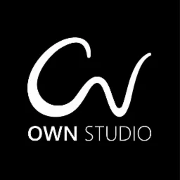 Białe logo 'OWN STUDIO' na czarnym tle, z charakterystycznym, stylizowanym znakiem graficznym nad napisem.