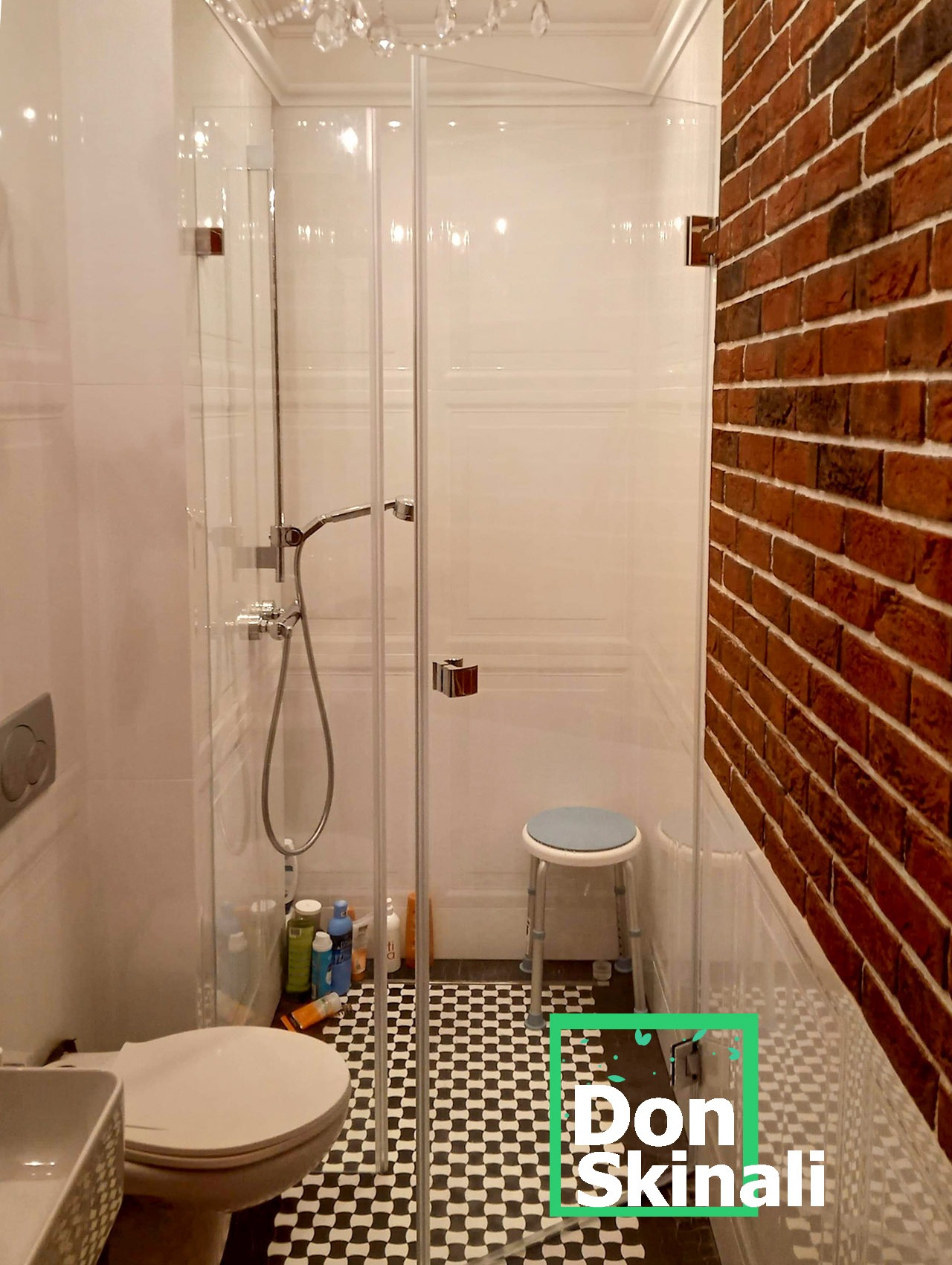 Drzwi prysznicowe wykonane pod wymiar ( Szkło hartowane 8 mm OptiWHite) Producent: DonSKinali Sp z o.o.