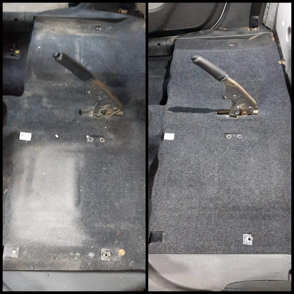 Porównanie: Czyszczenie podłogi samochodu, widoczna różnica przed i po zabiegu, szara wykładzina z dźwignią hamulca ręcznego.
