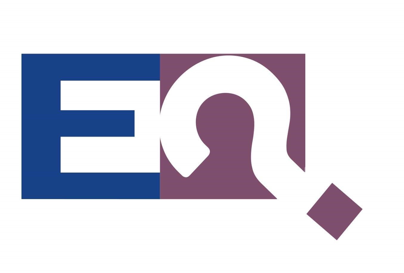 Graficzne logo Enterprise Quiz: granatowa litera E sąsiaduje z białym znakiem zapytania na fioletowym tle.