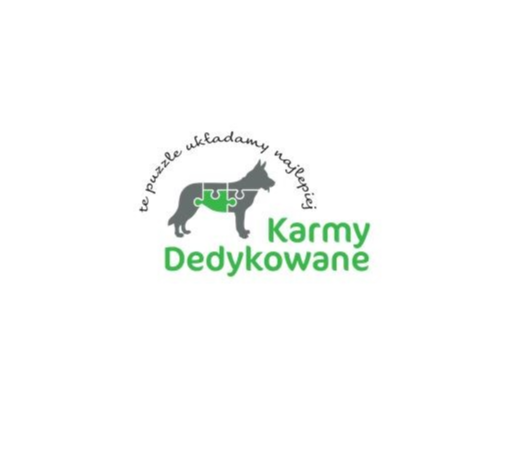 Logo firmy 'Karmy Dedykowane' z sylwetką psa, w którą wkomponowano zielone elementy puzzli. Tekst okala grafikę: 'te puzzle układamy najlepiej'.
