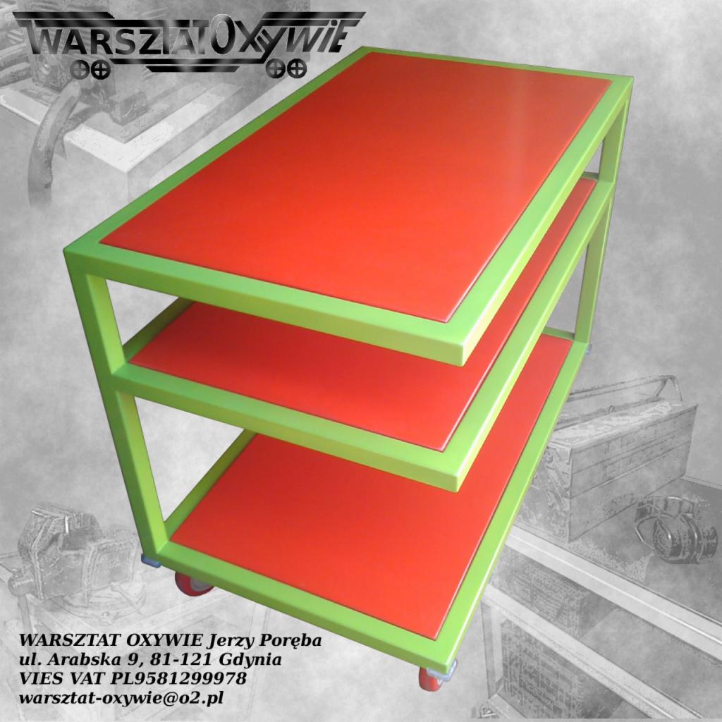 Wielopoziomowy wózek warsztatowy z metalową ramą w kolorze jasnozielonym i czerwonymi półkami, na kółkach, z logiem firmy w tle.