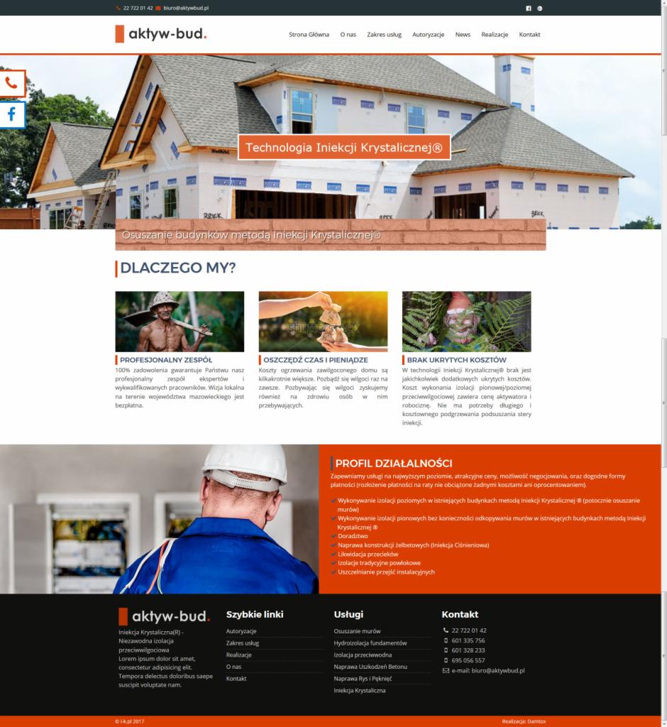 Strona internetowa firmy budowlanej aktyw-bud.pl, prezentująca budynek w trakcie osuszania metodą iniekcji krystalicznej, widoczne materiały izolacyjne na ścianach, logo firmy w lewym górnym rogu.